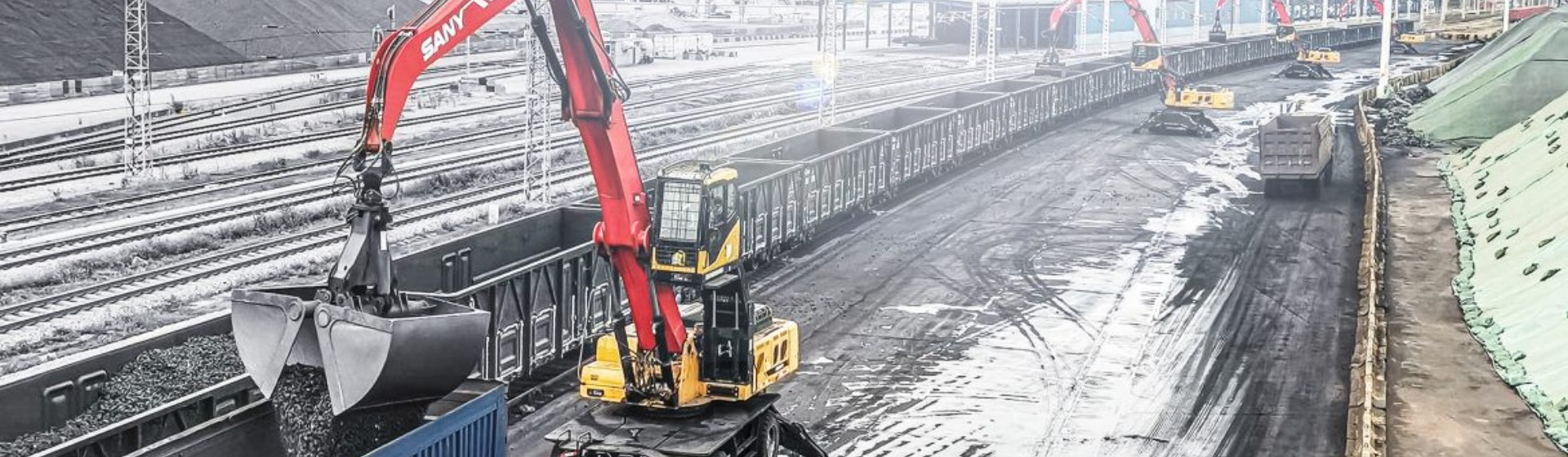 5 Reasons Why Your Job Site Needs a Material Handler 